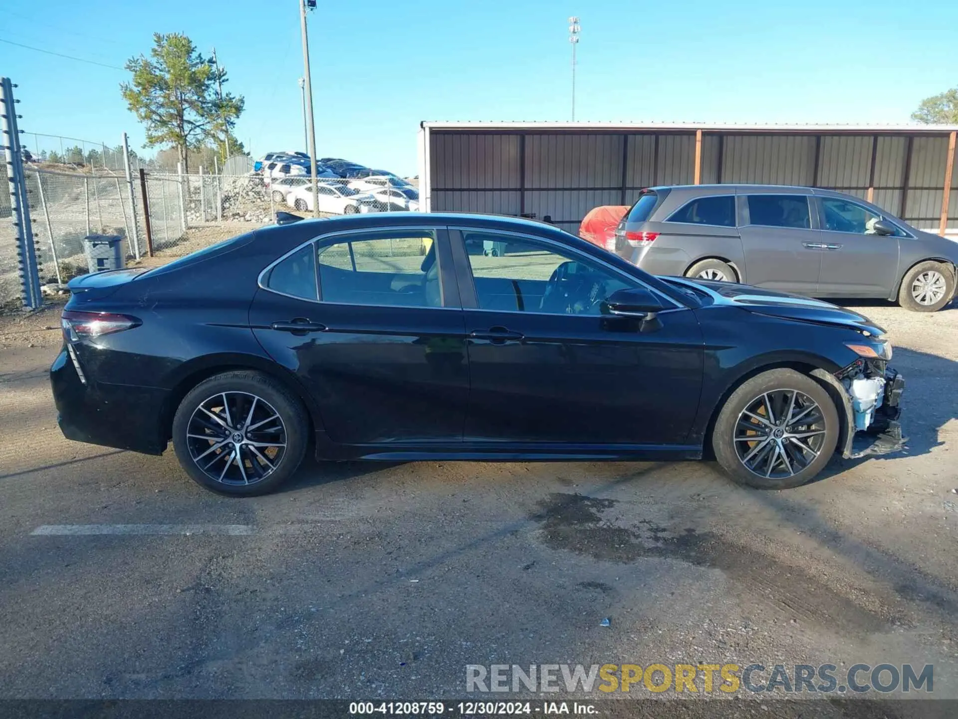 14 fotografías del automóvil dañado 4T1G11AK9RU243308 TOYOTA CAMRY 2024