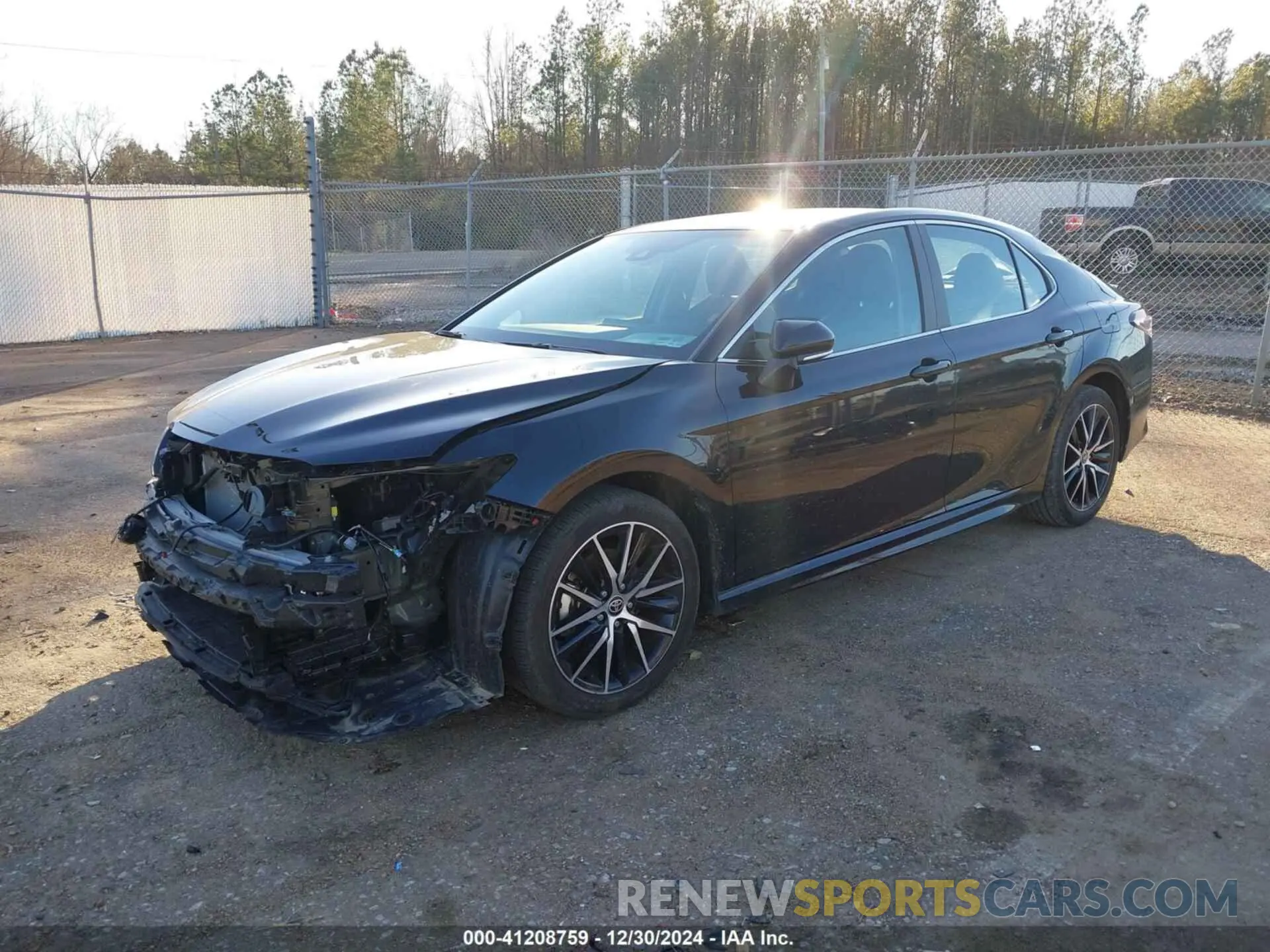 2 fotografías del automóvil dañado 4T1G11AK9RU243308 TOYOTA CAMRY 2024