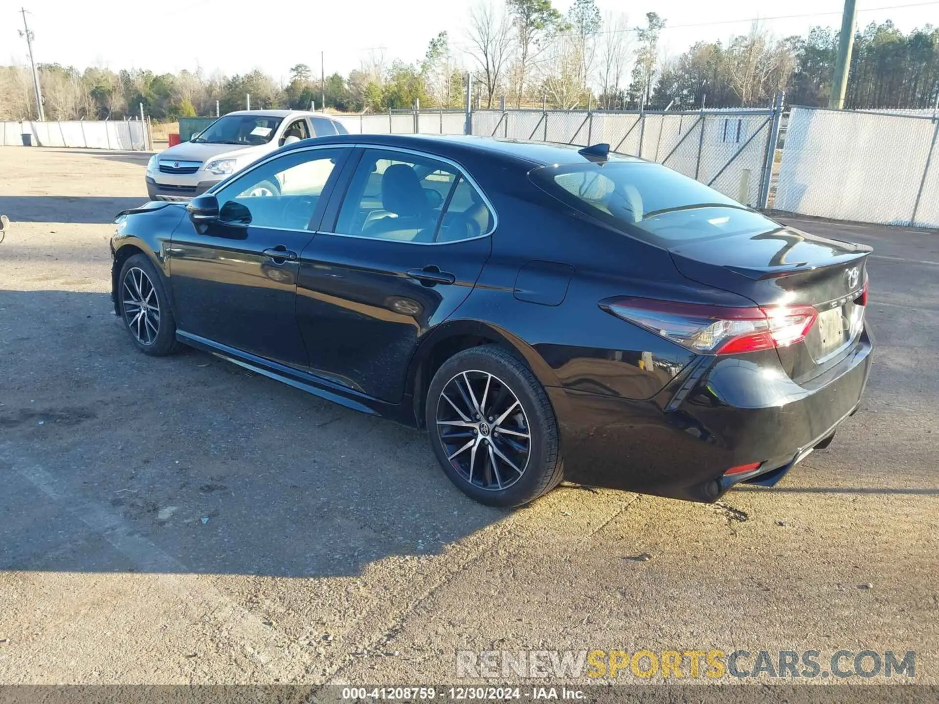 3 fotografías del automóvil dañado 4T1G11AK9RU243308 TOYOTA CAMRY 2024