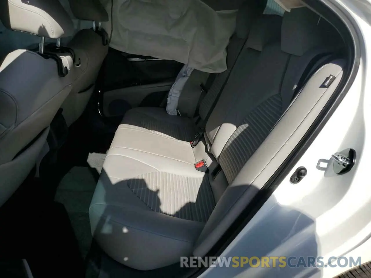 10 fotografías del automóvil dañado 4T1G11AK9RU841690 TOYOTA CAMRY 2024