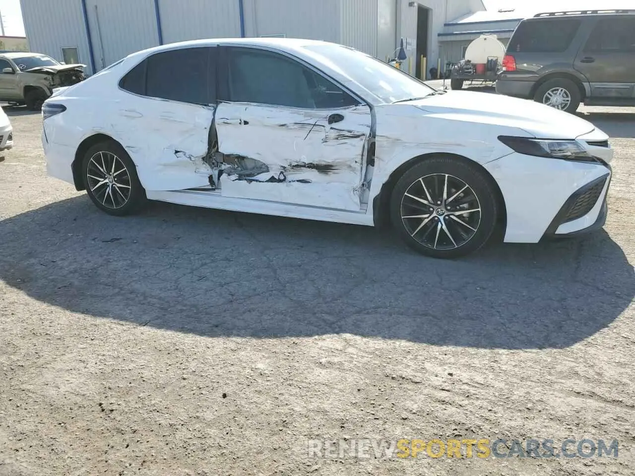4 fotografías del automóvil dañado 4T1G11AK9RU841690 TOYOTA CAMRY 2024