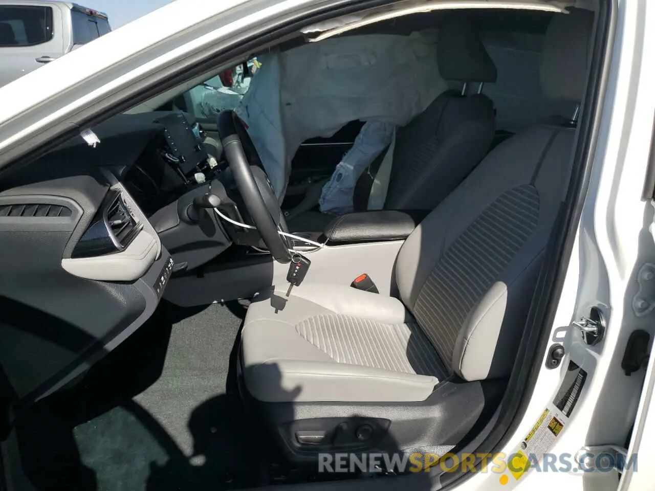 7 fotografías del automóvil dañado 4T1G11AK9RU841690 TOYOTA CAMRY 2024
