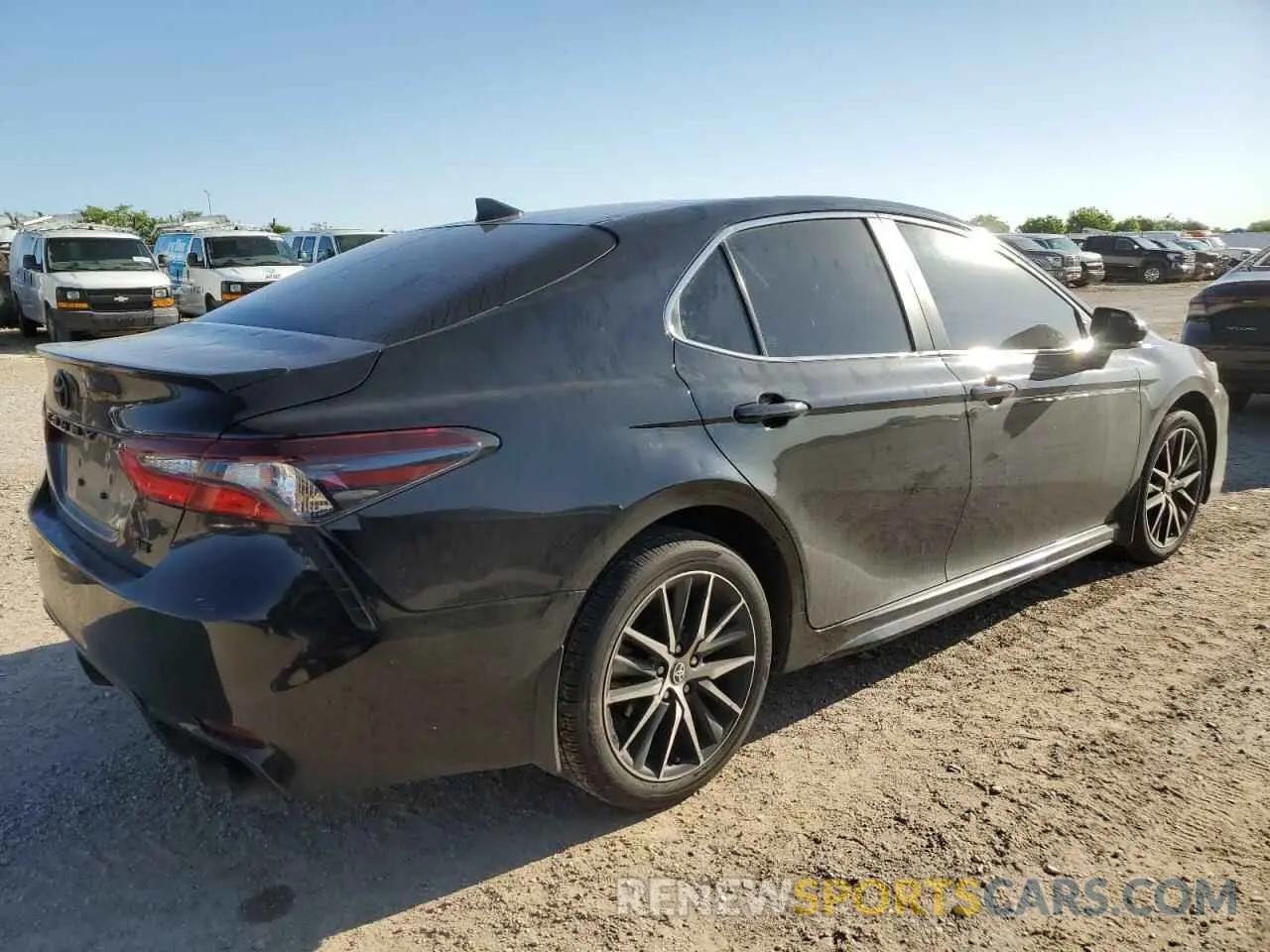 3 fotografías del automóvil dañado 4T1G11AK9RU847831 TOYOTA CAMRY 2024