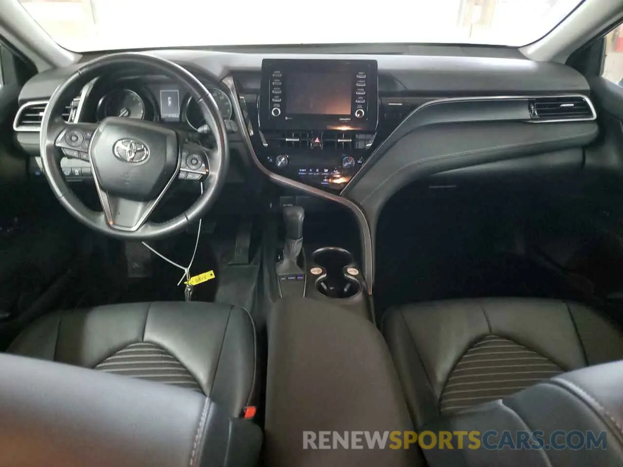 8 fotografías del automóvil dañado 4T1G11AK9RU855489 TOYOTA CAMRY 2024