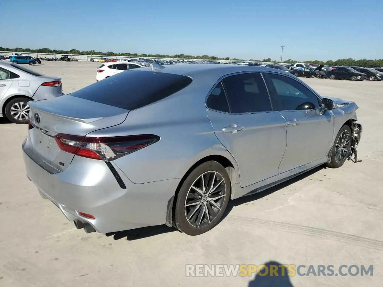 3 fotografías del automóvil dañado 4T1G11AK9RU858750 TOYOTA CAMRY 2024