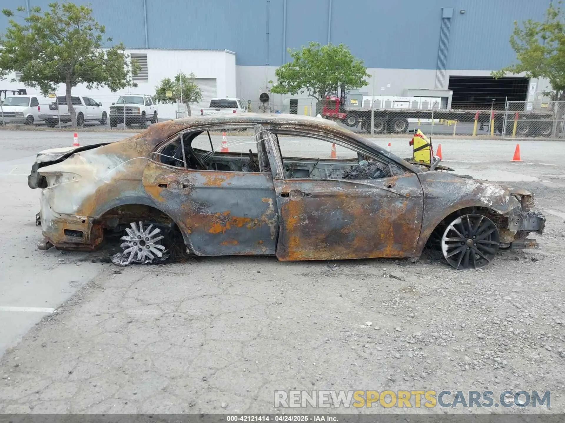 12 fotografías del automóvil dañado 4T1G11AK9RU872518 TOYOTA CAMRY 2024