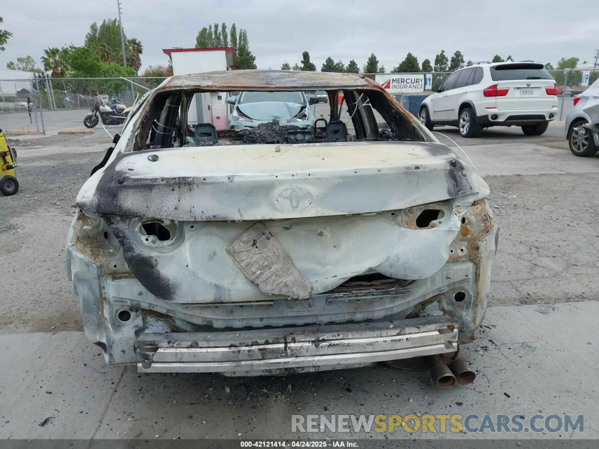 15 fotografías del automóvil dañado 4T1G11AK9RU872518 TOYOTA CAMRY 2024