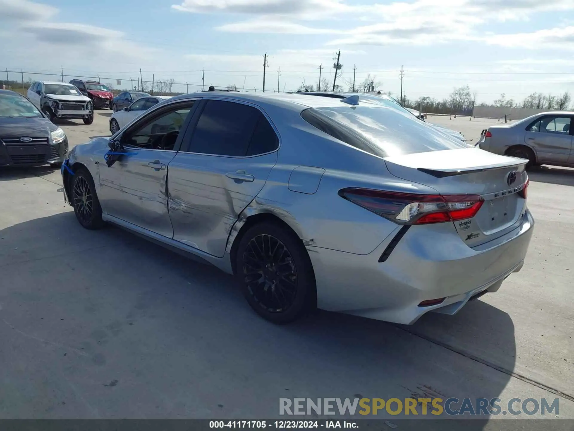 3 fotografías del automóvil dañado 4T1G11AK9RU883163 TOYOTA CAMRY 2024