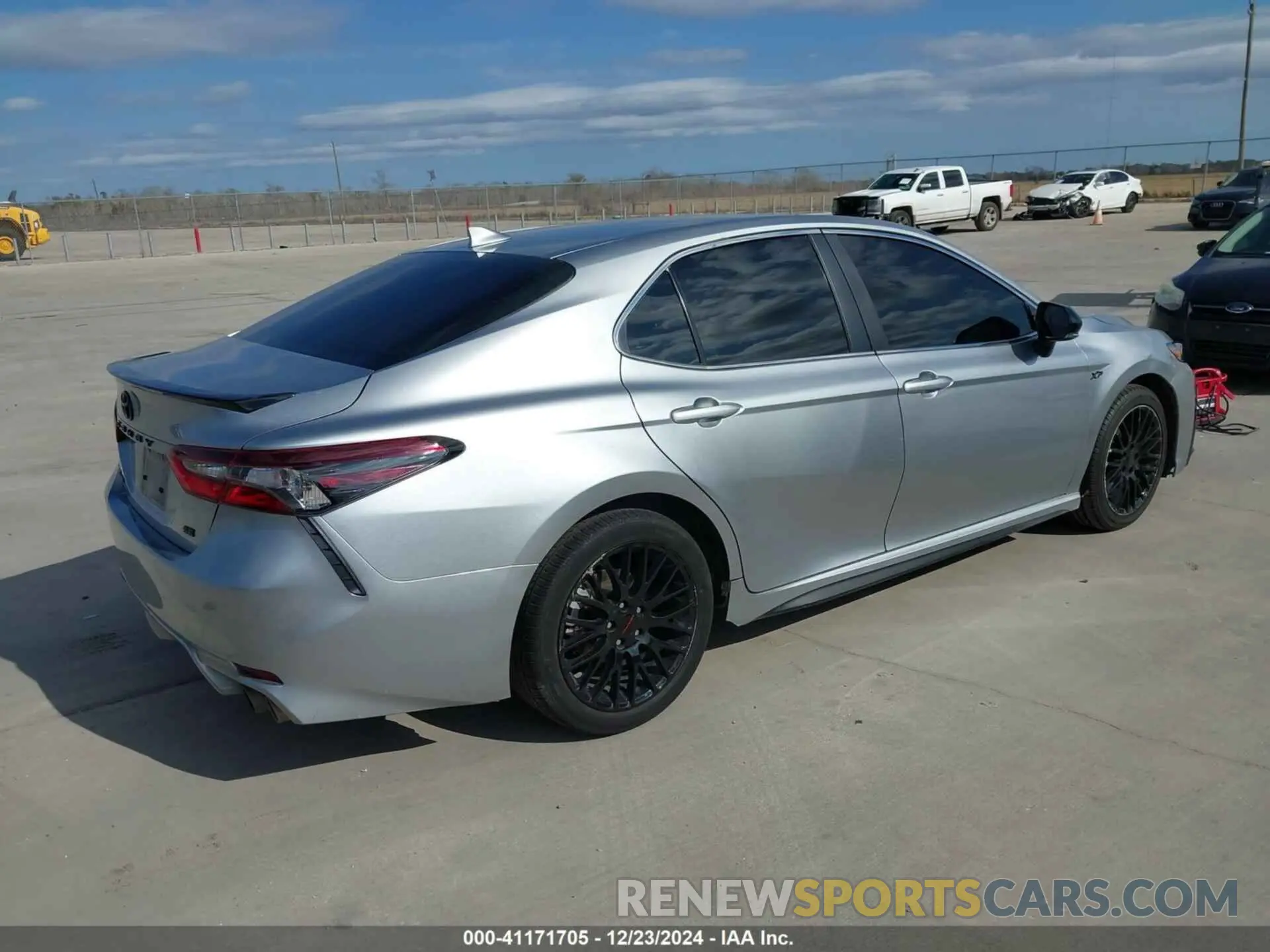 4 fotografías del automóvil dañado 4T1G11AK9RU883163 TOYOTA CAMRY 2024