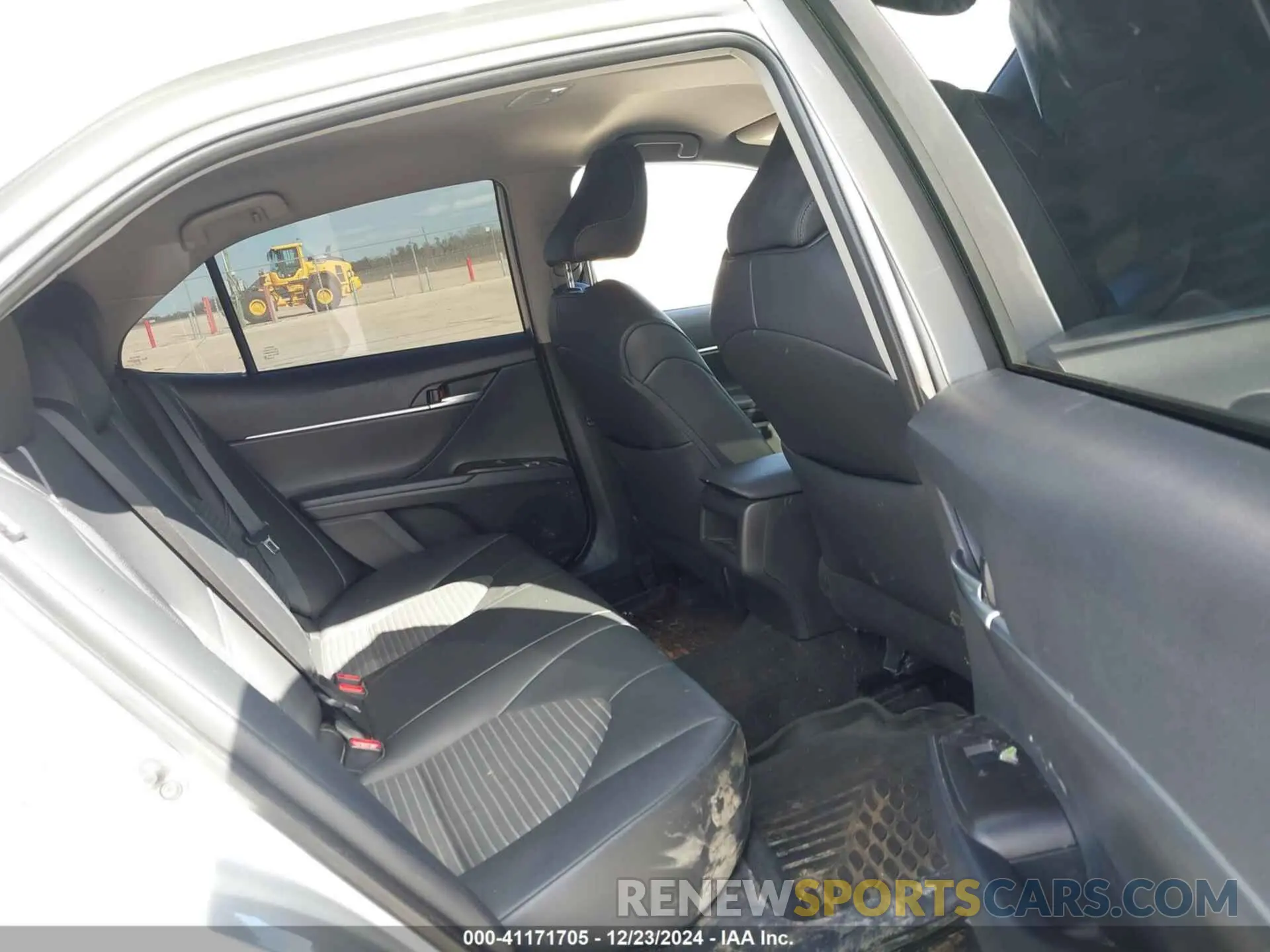 8 fotografías del automóvil dañado 4T1G11AK9RU883163 TOYOTA CAMRY 2024