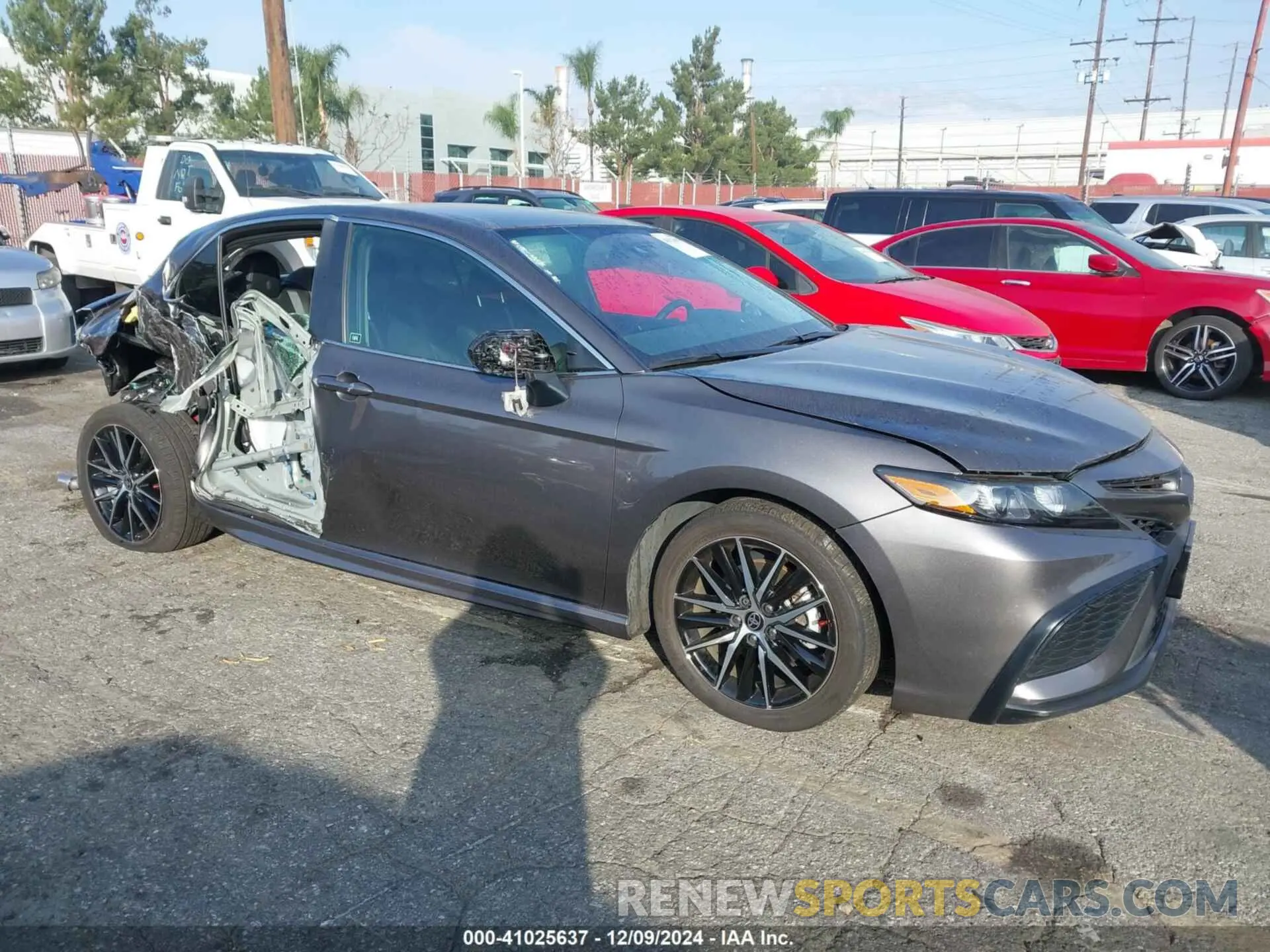 1 fotografías del automóvil dañado 4T1G11AK9RU883843 TOYOTA CAMRY 2024