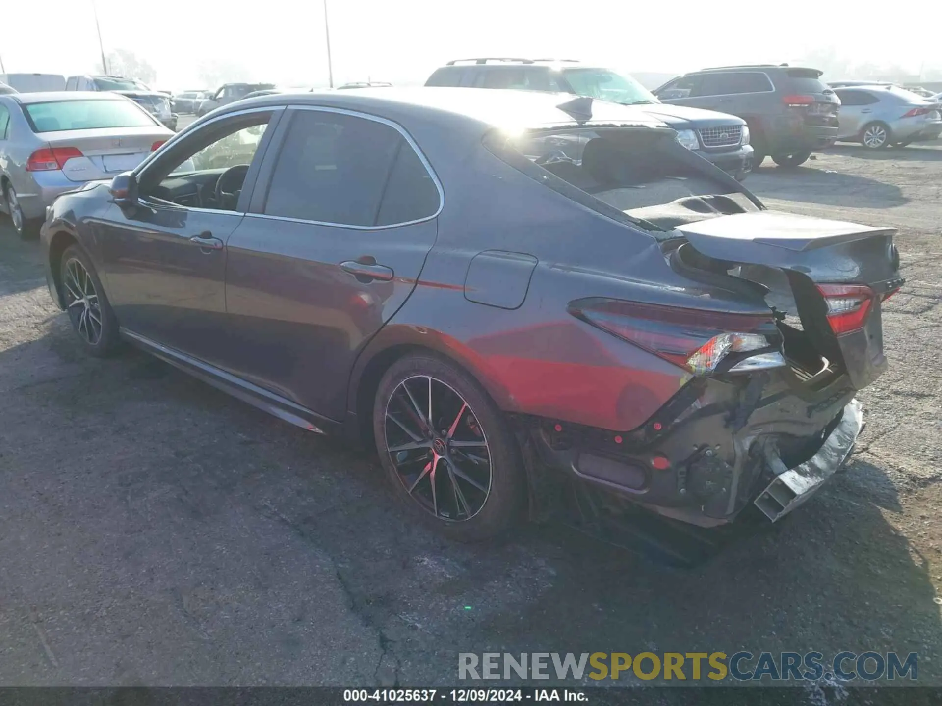3 fotografías del automóvil dañado 4T1G11AK9RU883843 TOYOTA CAMRY 2024