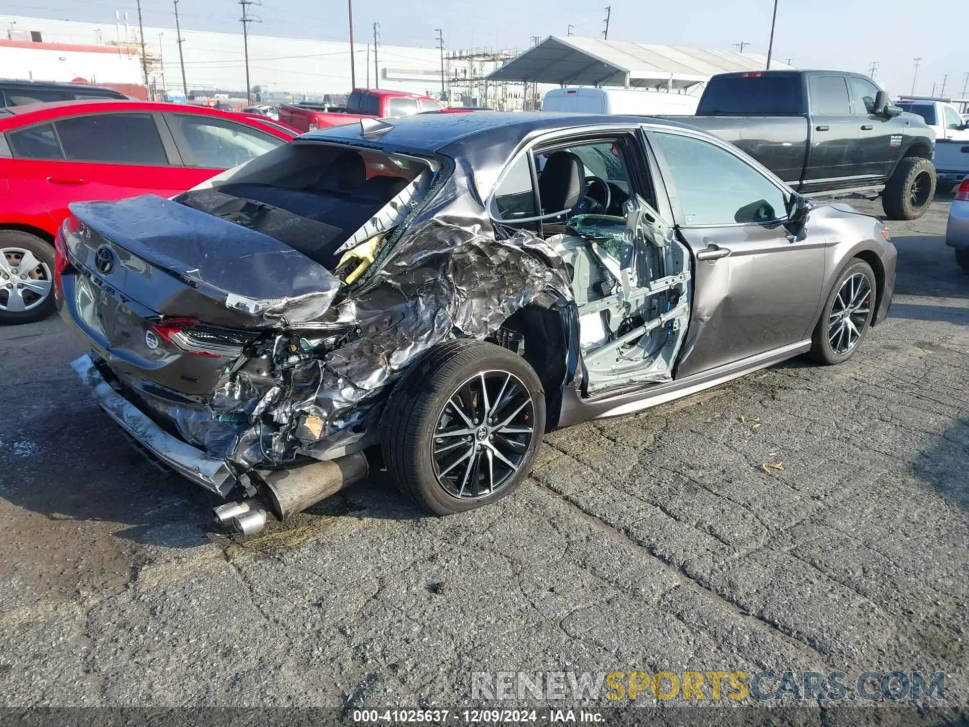 4 fotografías del automóvil dañado 4T1G11AK9RU883843 TOYOTA CAMRY 2024