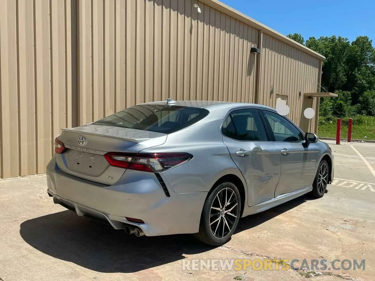 4 fotografías del automóvil dañado 4T1G11AK9RU906148 TOYOTA CAMRY 2024