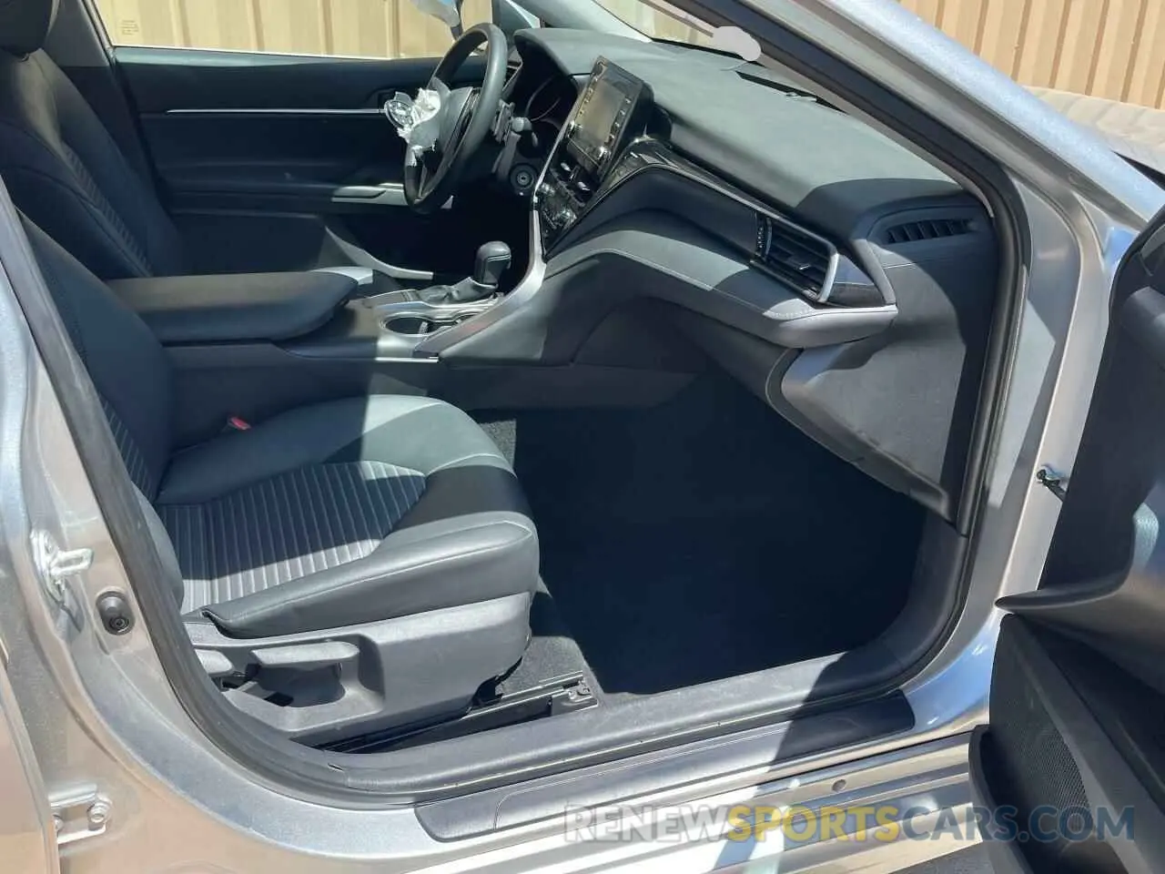 5 fotografías del automóvil dañado 4T1G11AK9RU906148 TOYOTA CAMRY 2024
