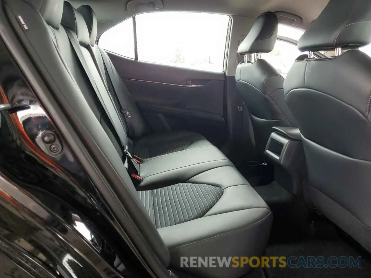 10 fotografías del automóvil dañado 4T1G11AK9RU910913 TOYOTA CAMRY 2024