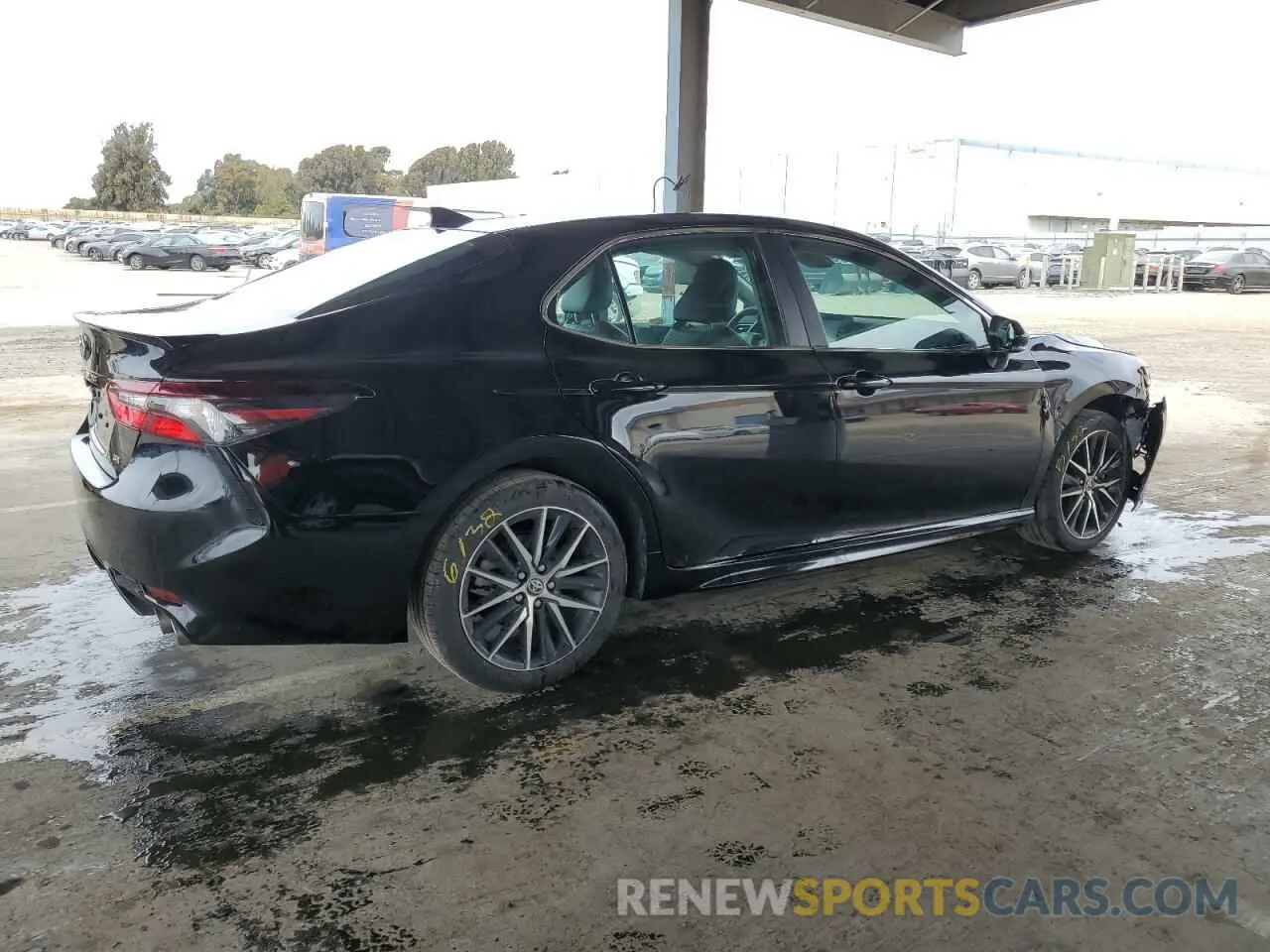 3 fotografías del automóvil dañado 4T1G11AK9RU910913 TOYOTA CAMRY 2024