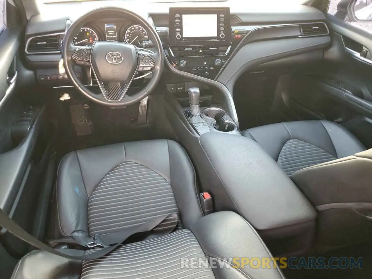 8 fotografías del automóvil dañado 4T1G11AKXRU213539 TOYOTA CAMRY 2024