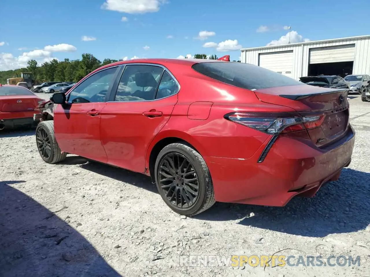 2 fotografías del automóvil dañado 4T1G11AKXRU217753 TOYOTA CAMRY 2024