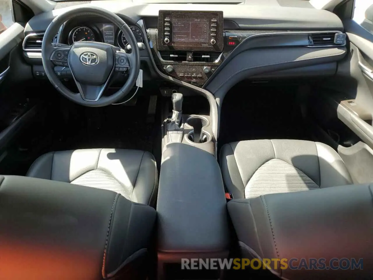 8 fotografías del automóvil dañado 4T1G11AKXRU217753 TOYOTA CAMRY 2024