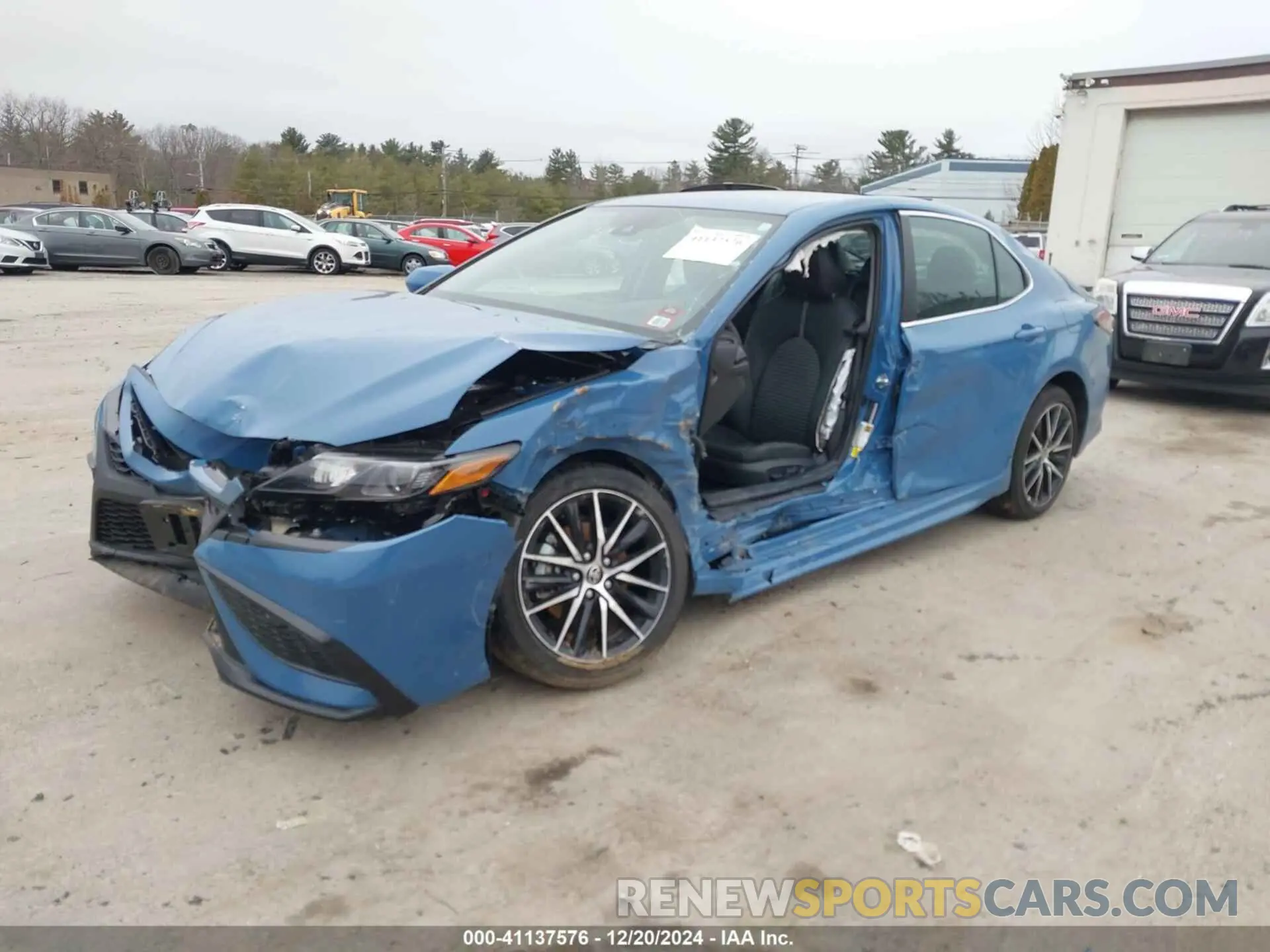 2 fotografías del automóvil dañado 4T1G11AKXRU218384 TOYOTA CAMRY 2024