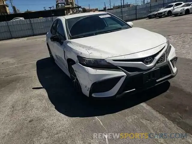 10 fotografías del automóvil dañado 4T1G11AKXRU845103 TOYOTA CAMRY 2024