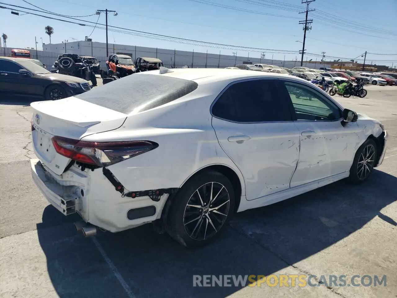 3 fotografías del automóvil dañado 4T1G11AKXRU845103 TOYOTA CAMRY 2024