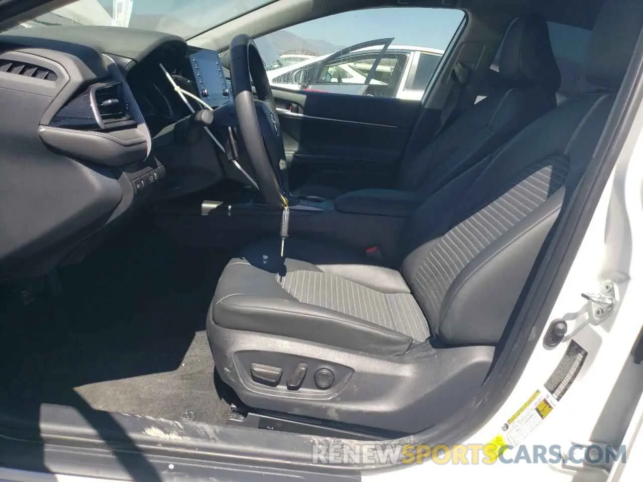 7 fotografías del automóvil dañado 4T1G11AKXRU845103 TOYOTA CAMRY 2024