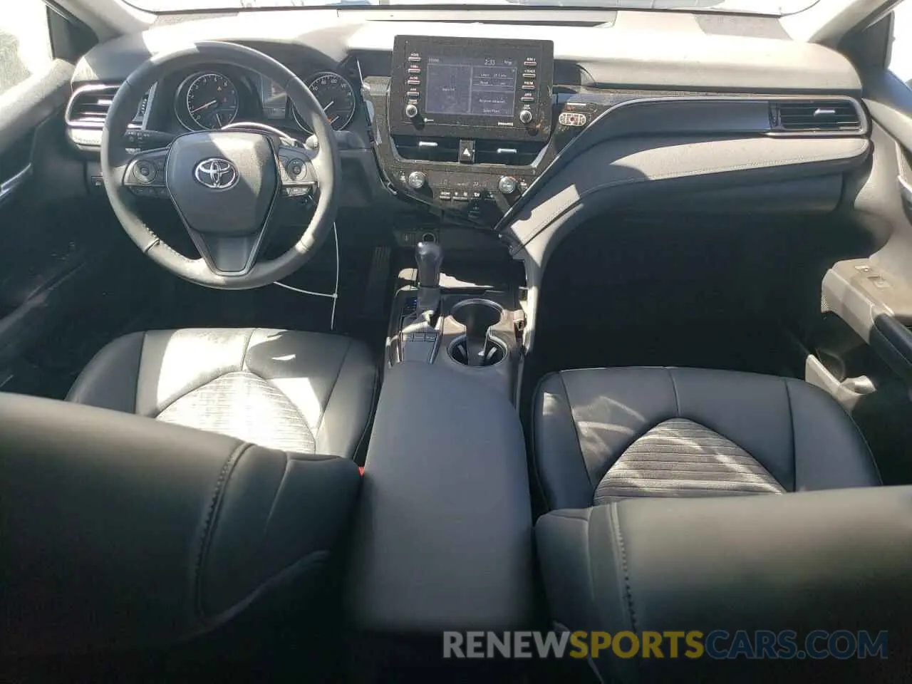 8 fotografías del automóvil dañado 4T1G11AKXRU845103 TOYOTA CAMRY 2024