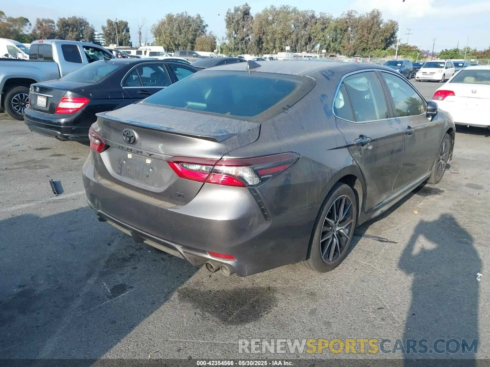 4 fotografías del automóvil dañado 4T1G11AKXRU866453 TOYOTA CAMRY 2024