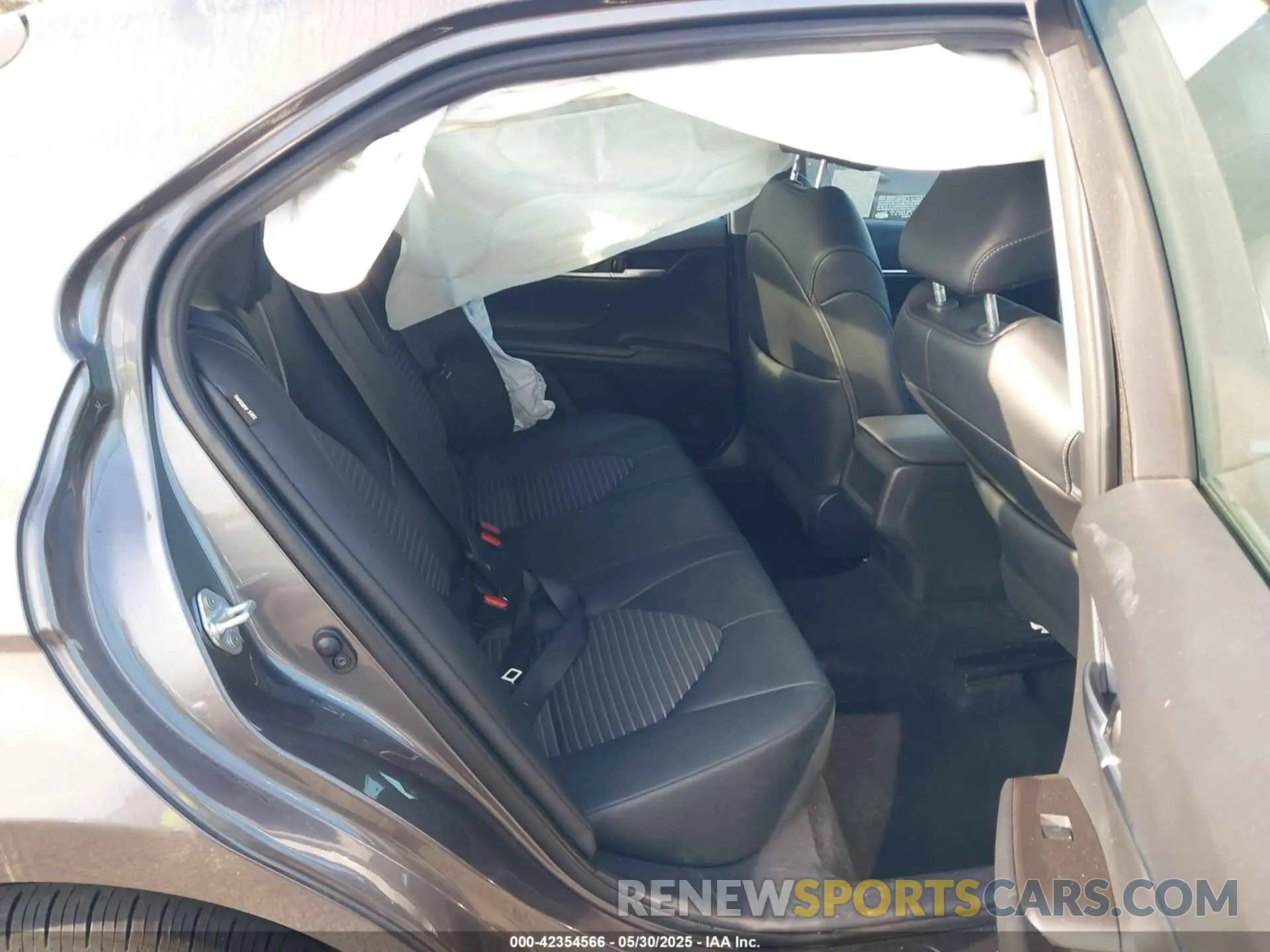 8 fotografías del automóvil dañado 4T1G11AKXRU866453 TOYOTA CAMRY 2024