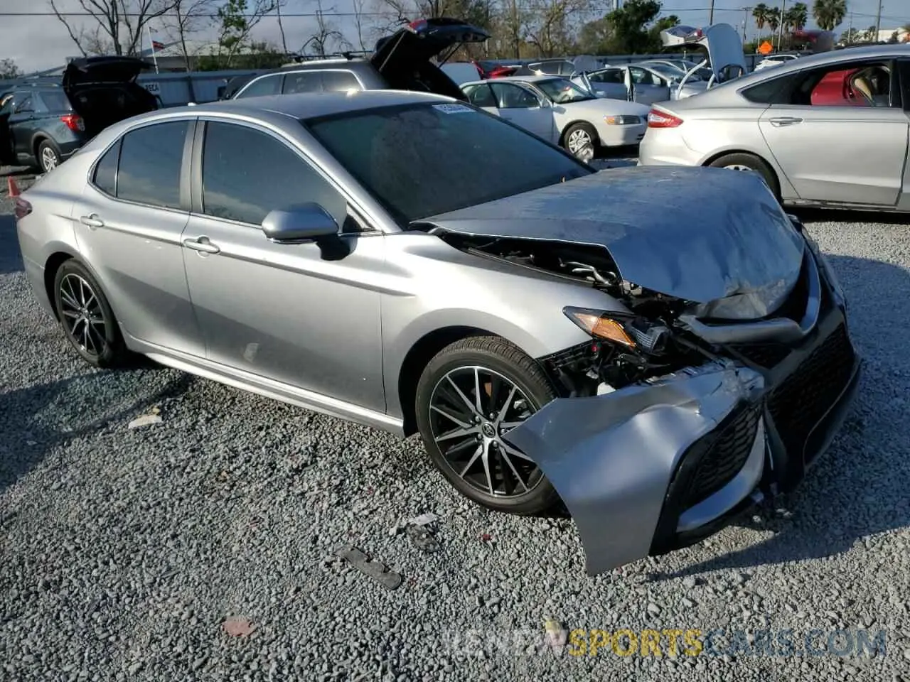 4 fotografías del automóvil dañado 4T1G11AKXRU871572 TOYOTA CAMRY 2024