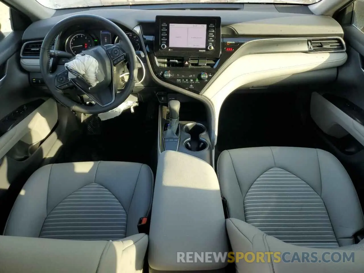 8 fotografías del automóvil dañado 4T1G11AKXRU871572 TOYOTA CAMRY 2024