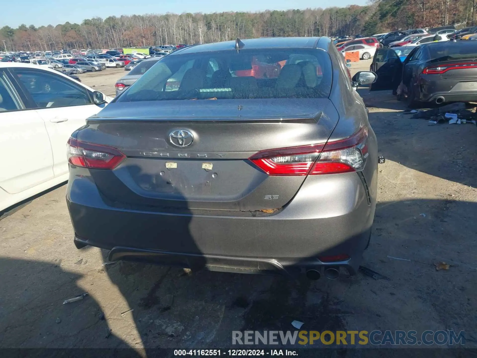 16 fotografías del automóvil dañado 4T1G11AKXRU909009 TOYOTA CAMRY 2024