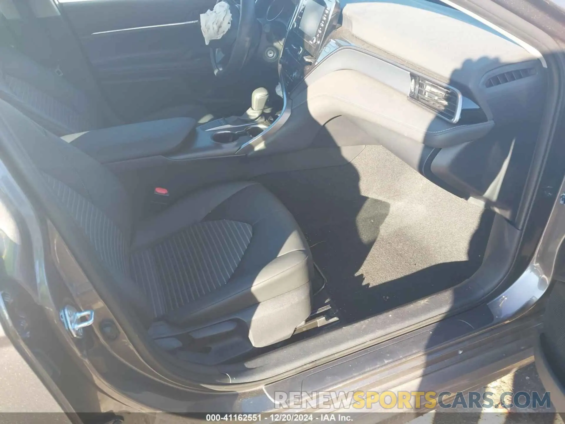 5 fotografías del automóvil dañado 4T1G11AKXRU909009 TOYOTA CAMRY 2024