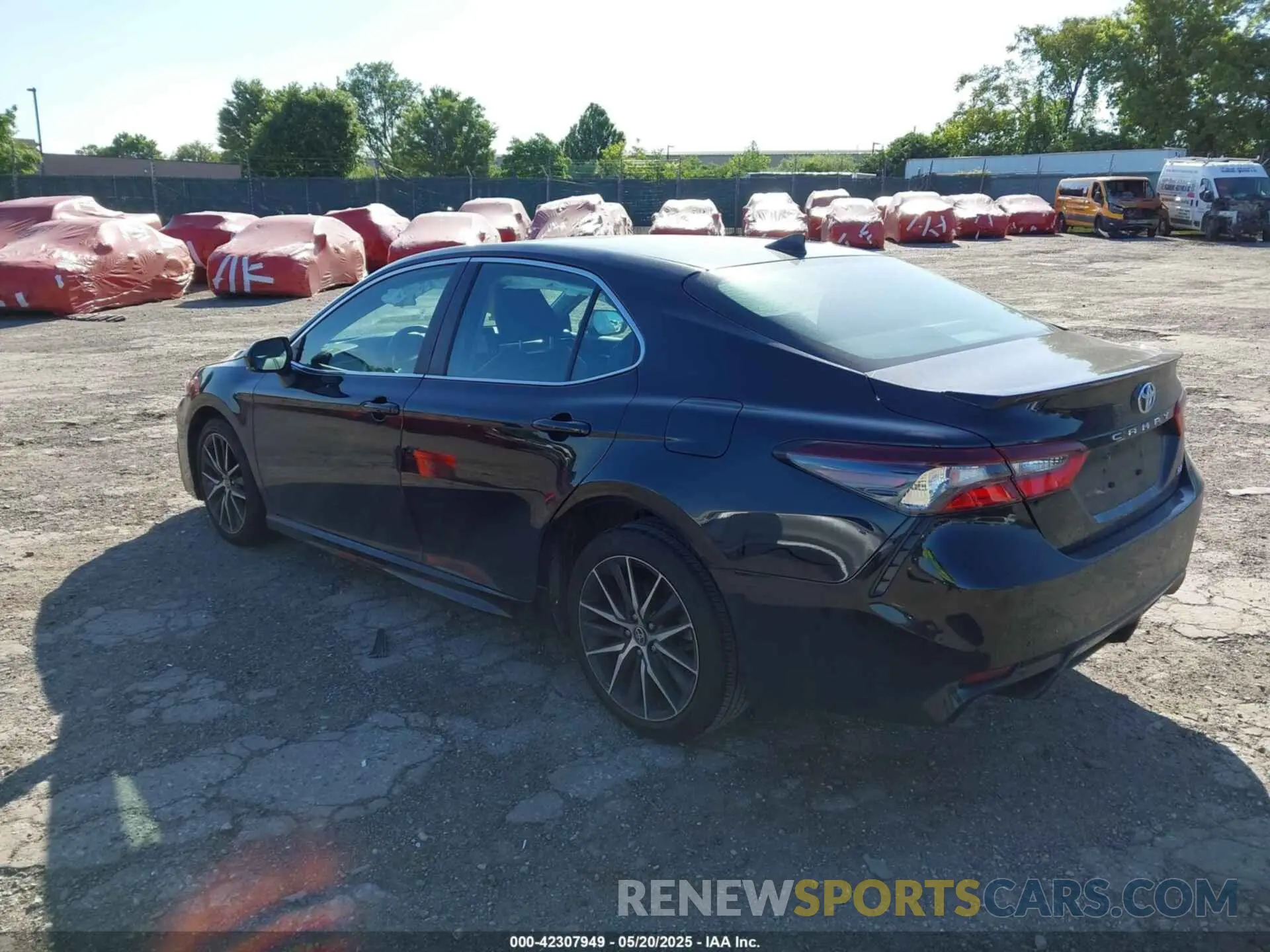 3 fotografías del automóvil dañado 4T1G11AKXRU914873 TOYOTA CAMRY 2024