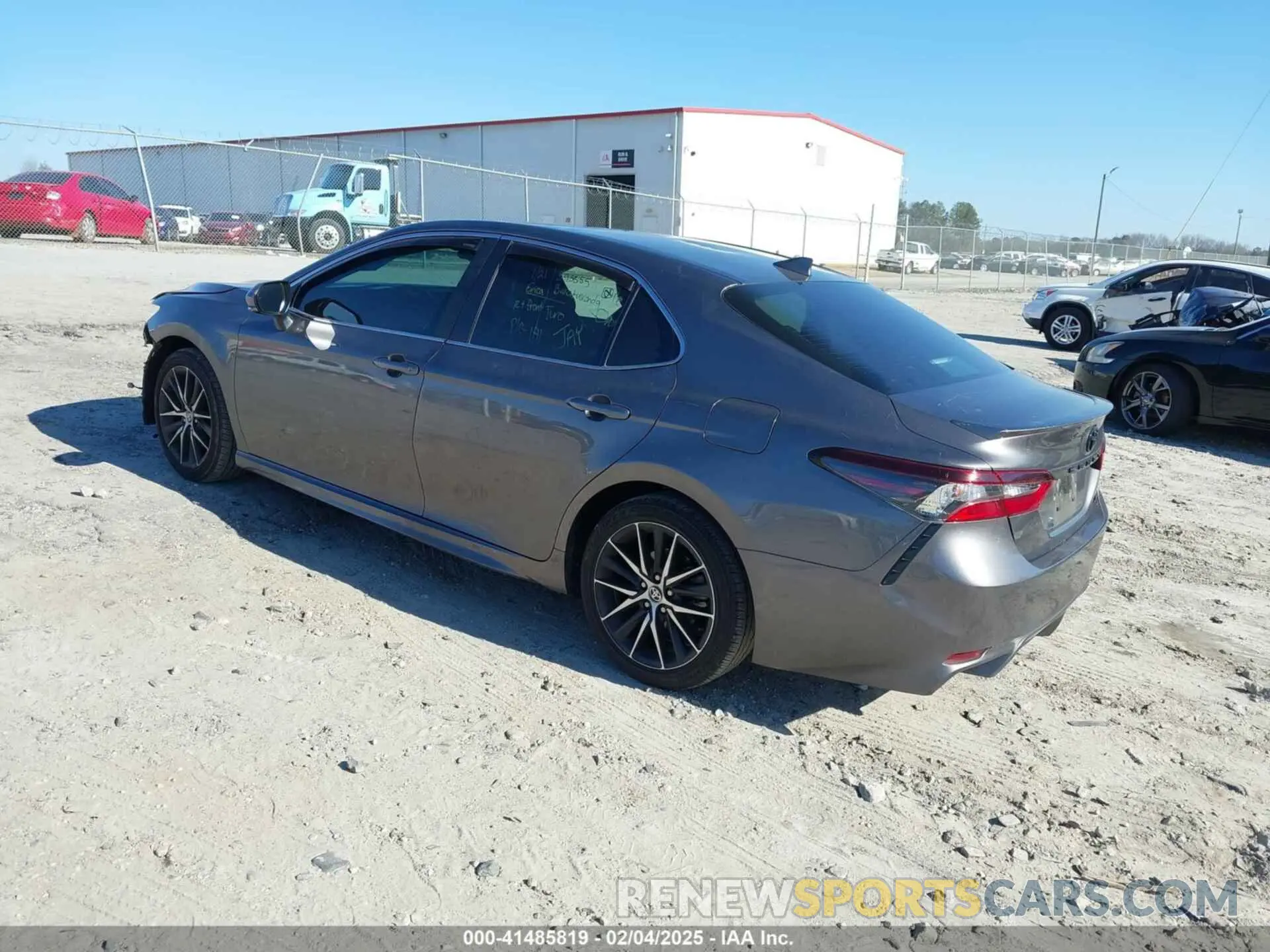 3 fotografías del automóvil dañado 4T1G11AKXRU915876 TOYOTA CAMRY 2024