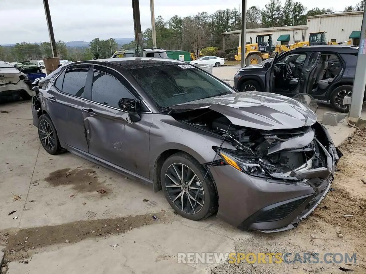 4 fotografías del automóvil dañado 4T1G11BK0RU117420 TOYOTA CAMRY 2024