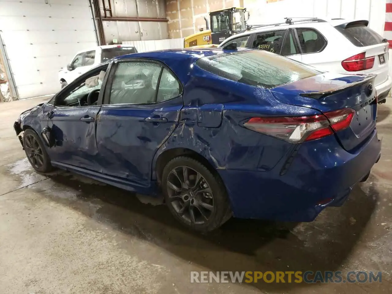 2 fotografías del automóvil dañado 4T1G11BK0RU123850 TOYOTA CAMRY 2024