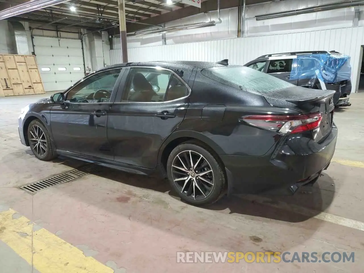 2 fotografías del automóvil dañado 4T1G11BK1RU122173 TOYOTA CAMRY 2024