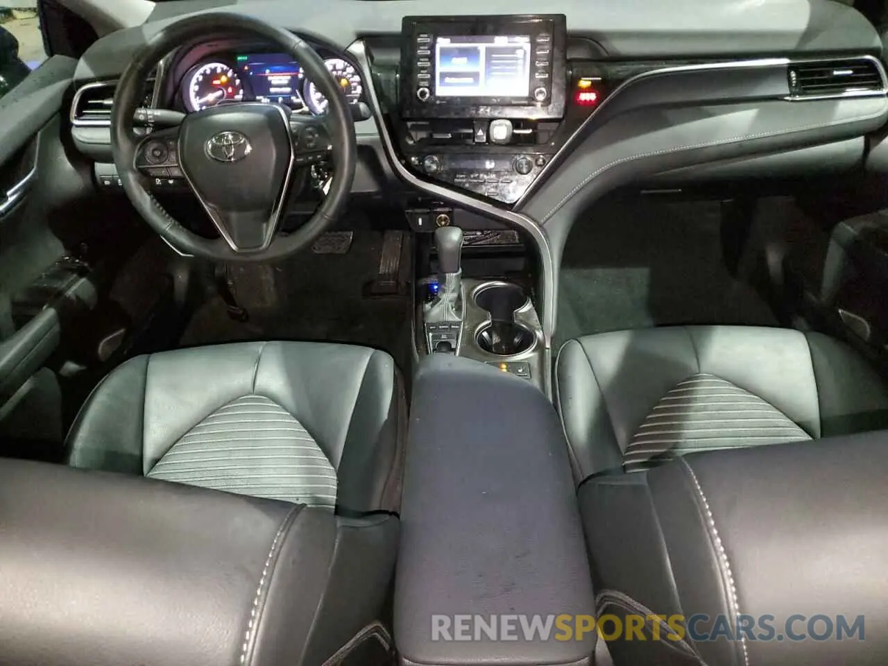8 fotografías del automóvil dañado 4T1G11BK1RU123873 TOYOTA CAMRY 2024