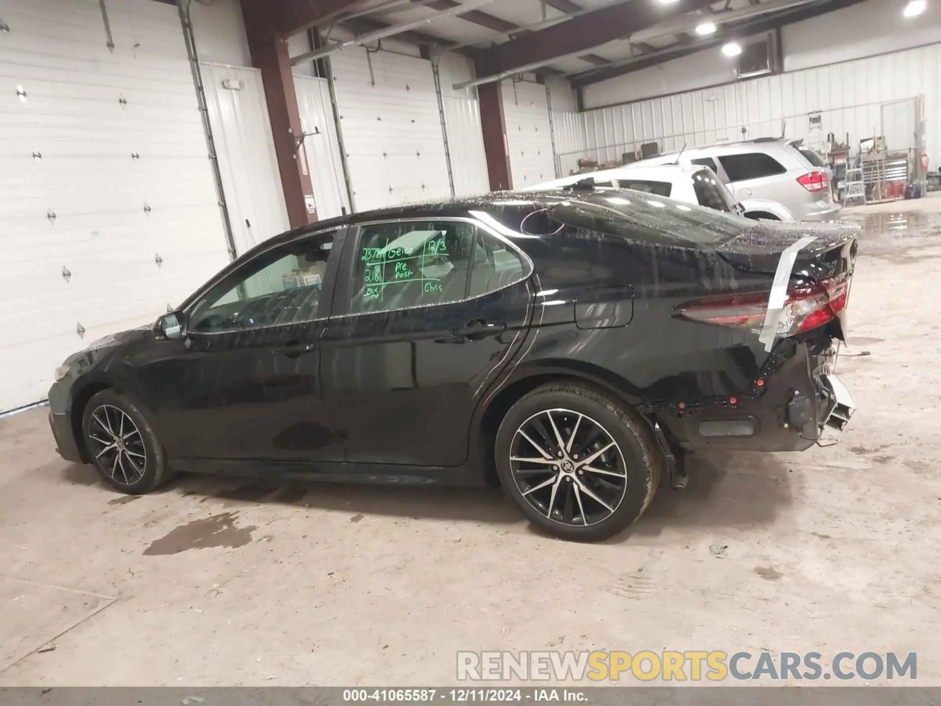 14 fotografías del automóvil dañado 4T1G11BK1RU129415 TOYOTA CAMRY 2024