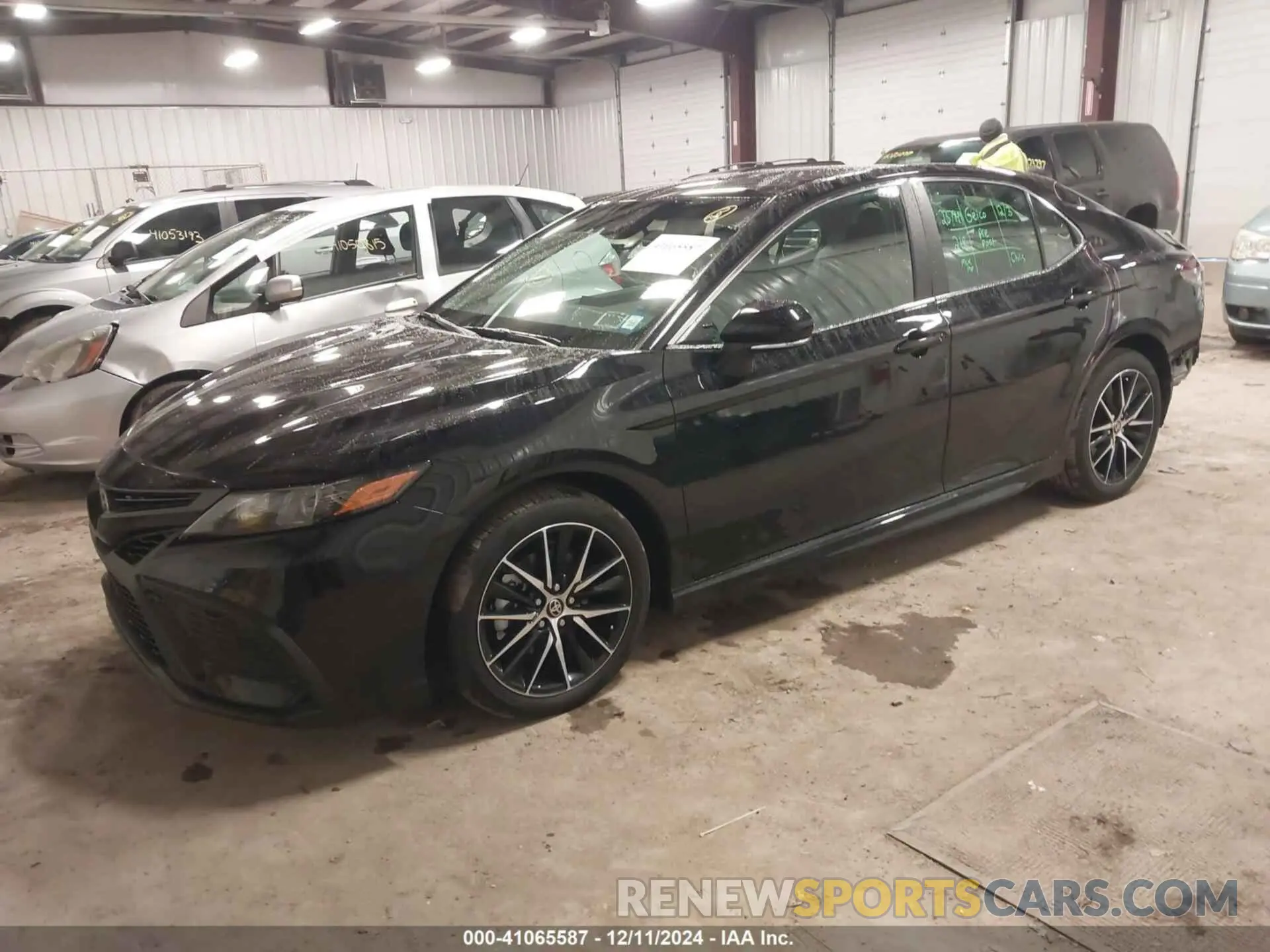 2 fotografías del automóvil dañado 4T1G11BK1RU129415 TOYOTA CAMRY 2024