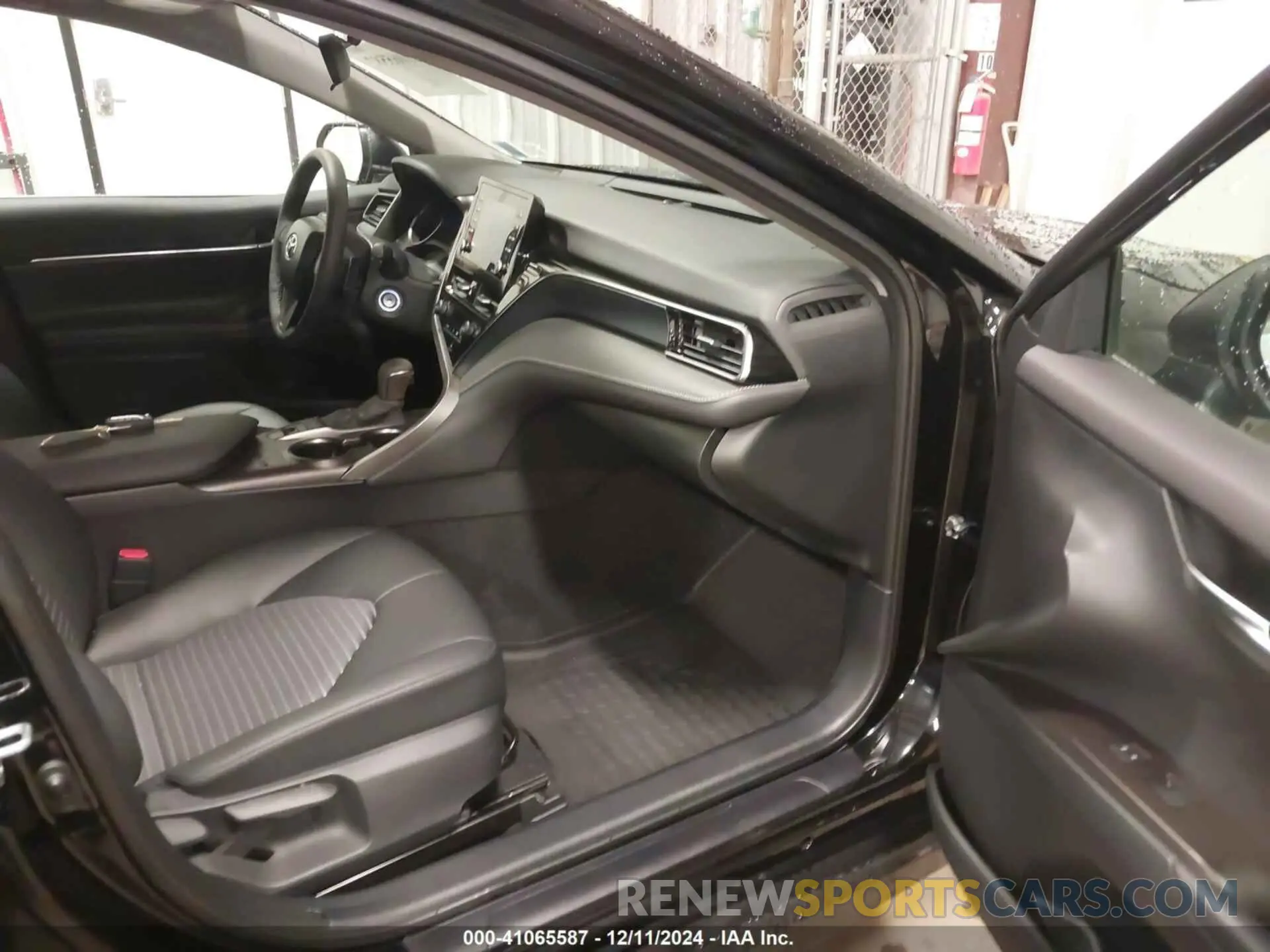 5 fotografías del automóvil dañado 4T1G11BK1RU129415 TOYOTA CAMRY 2024