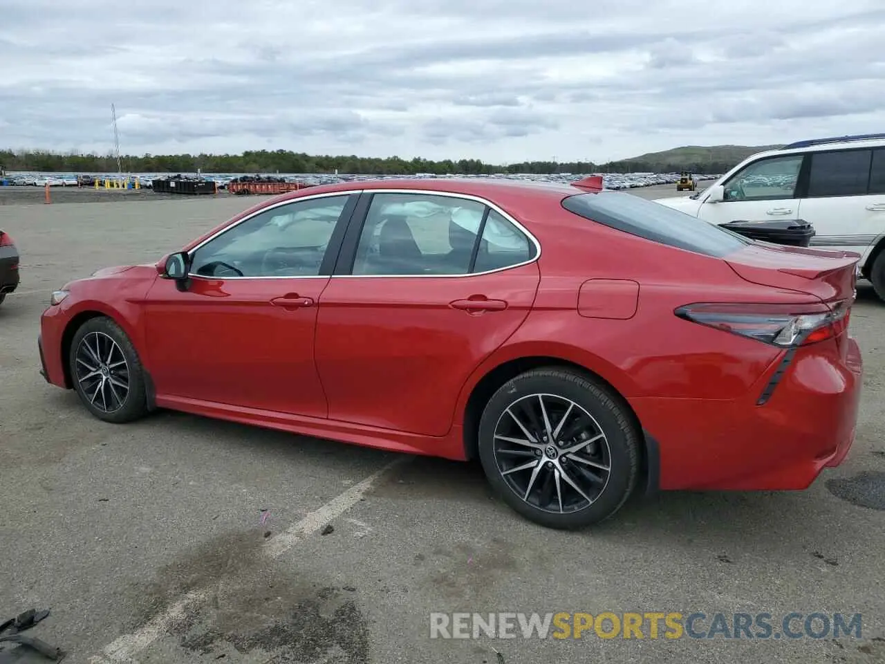 2 fotografías del automóvil dañado 4T1G11BK2RU122229 TOYOTA CAMRY 2024