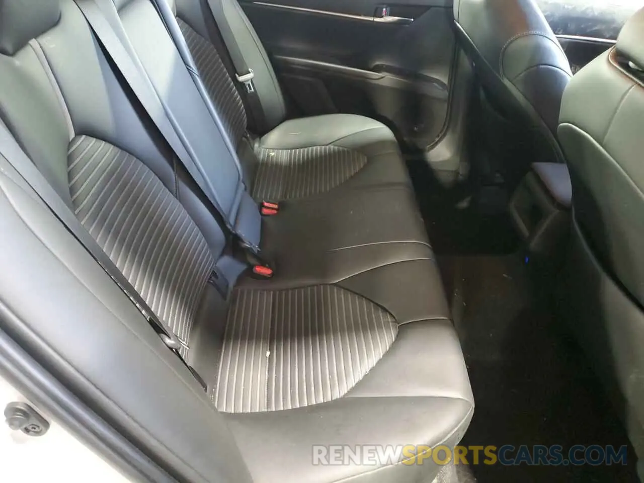 10 fotografías del automóvil dañado 4T1G11BK2RU126202 TOYOTA CAMRY 2024