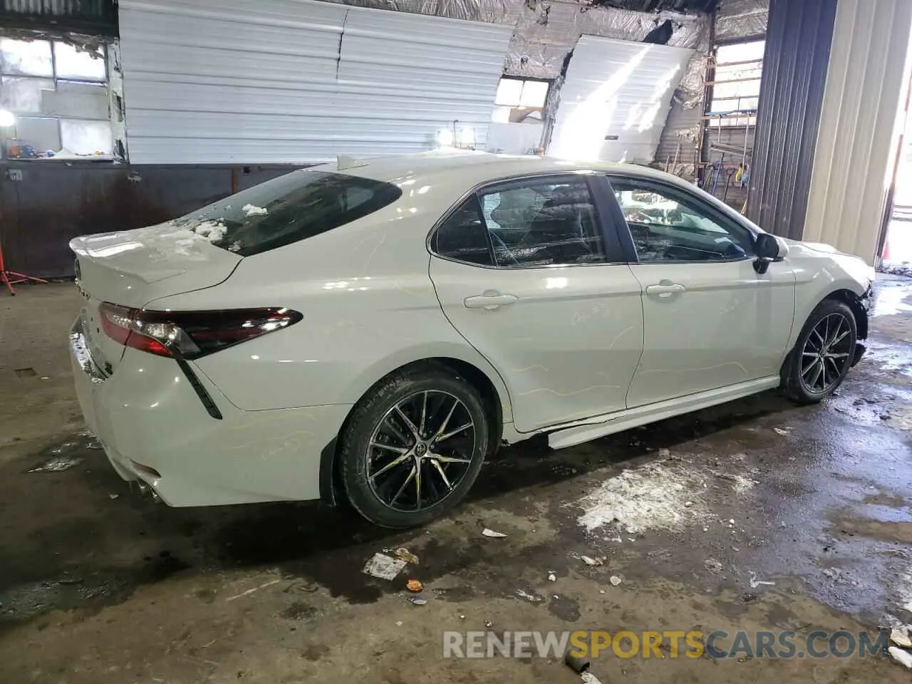 3 fotografías del automóvil dañado 4T1G11BK2RU126202 TOYOTA CAMRY 2024