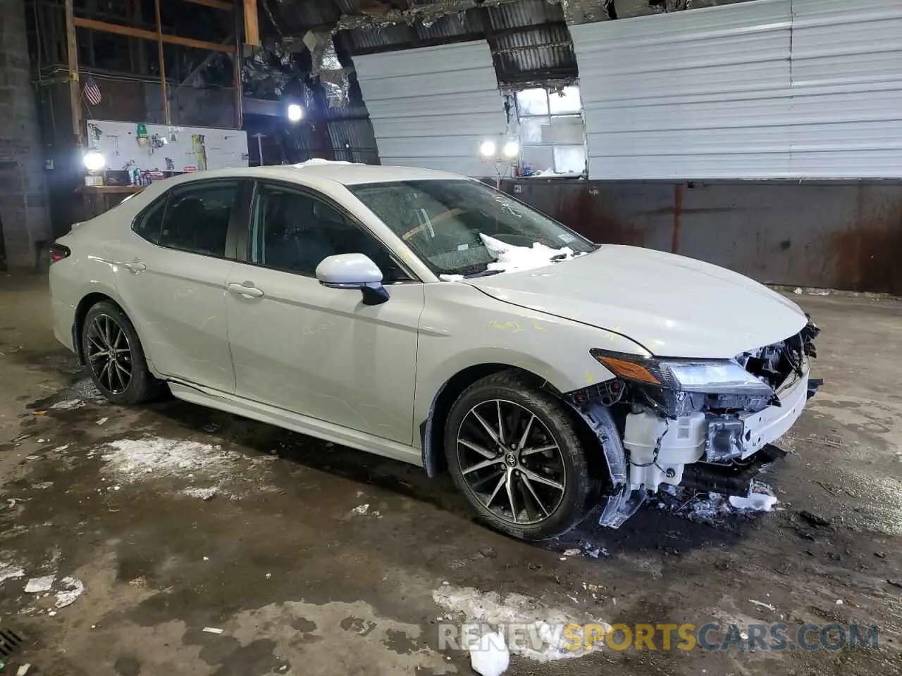 4 fotografías del automóvil dañado 4T1G11BK2RU126202 TOYOTA CAMRY 2024