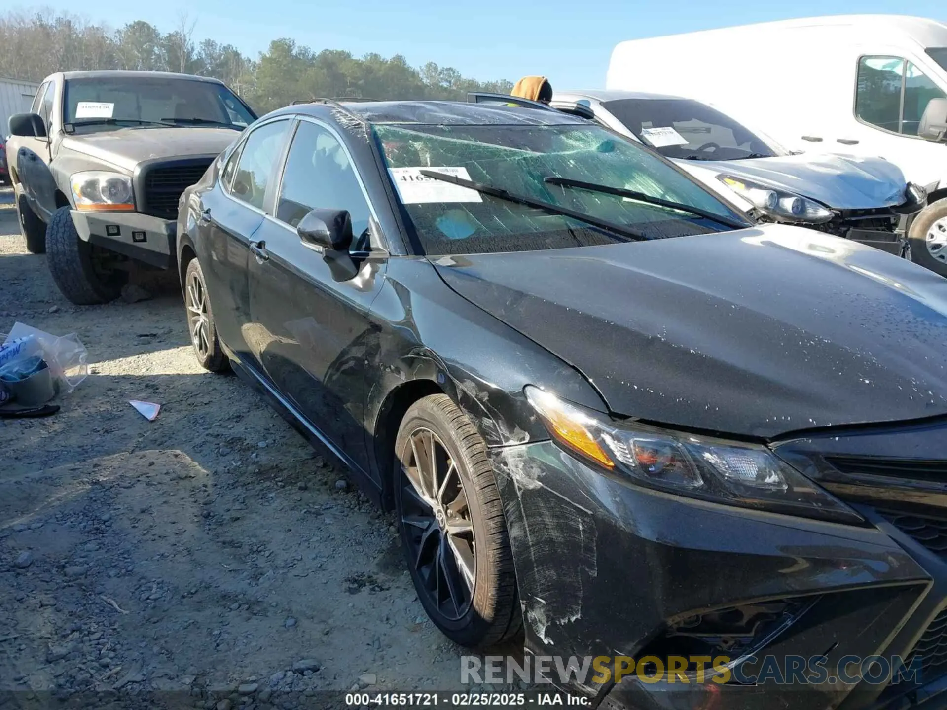 13 fotografías del automóvil dañado 4T1G11BK3RU109361 TOYOTA CAMRY 2024