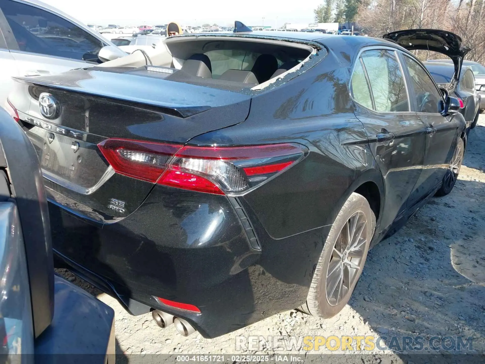 4 fotografías del automóvil dañado 4T1G11BK3RU109361 TOYOTA CAMRY 2024